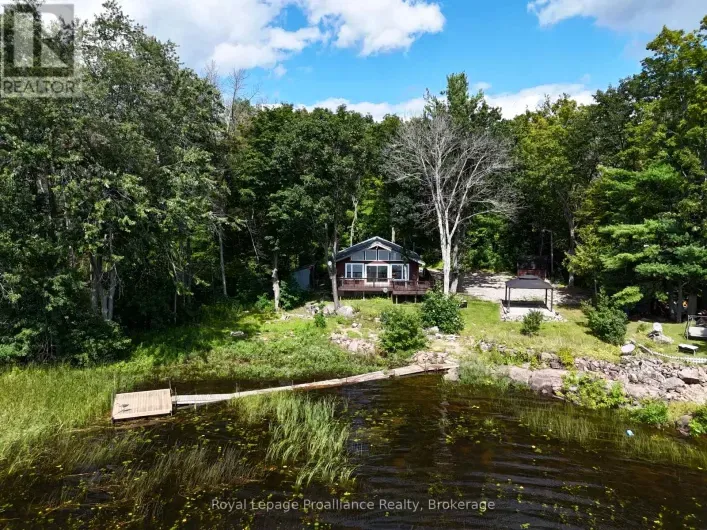 House for sale: 214 LAKEVIEW LANE, Tweed)