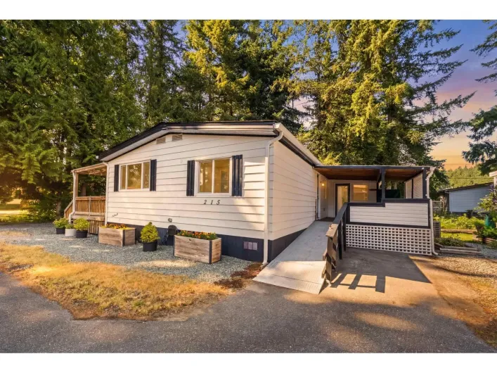 215 20071 24 AVENUE, Langley