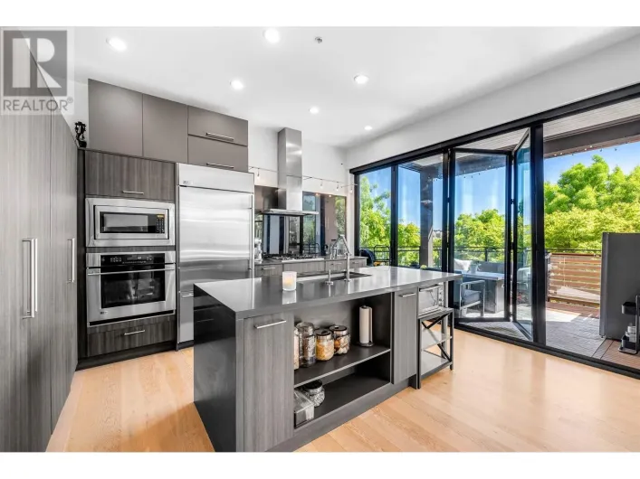 215 220 SALTER STREET, New Westminster