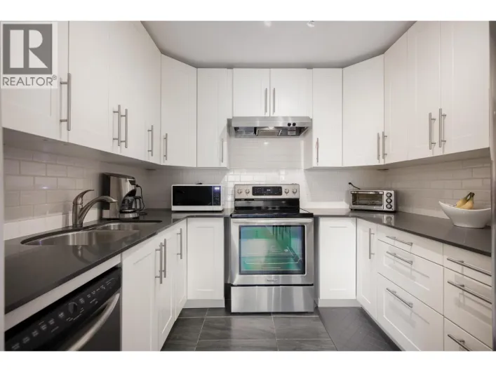 215 251 W 4TH STREET, North Vancouver