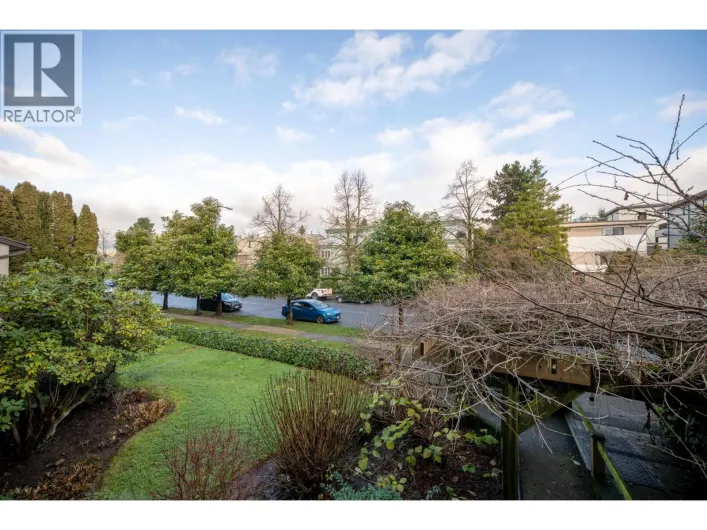 215 251 W 4TH STREET, North Vancouver