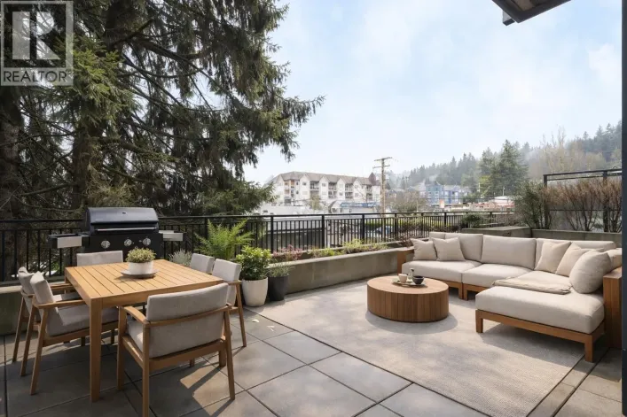215 2525 CLARKE STREET, Port Moody