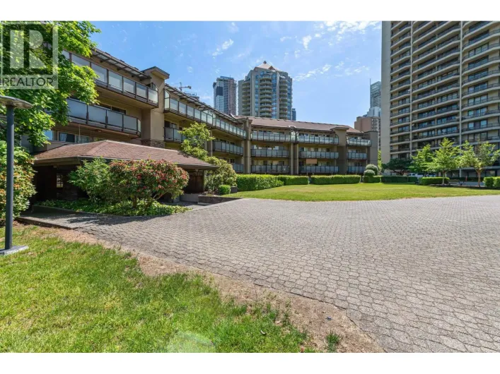 215 4373 HALIFAX STREET, Burnaby