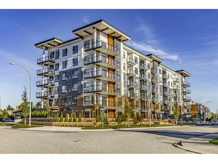 215 5504 BRYDON CRESCENT, Langley