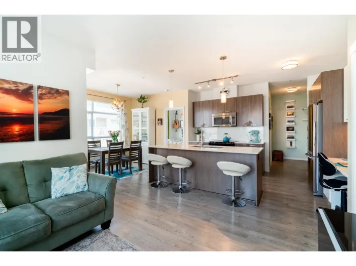 215 617 SMITH AVENUE, Coquitlam