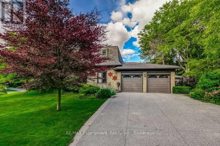 215 BRIAR HILL CRESCENT, Hamilton