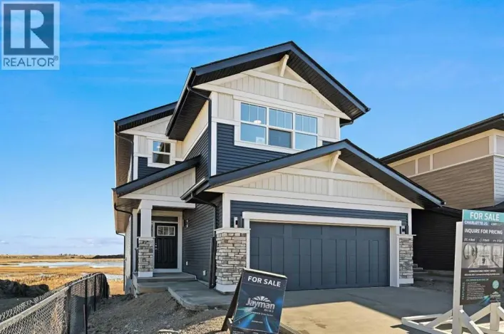 215 Corner Glen Crescent NE, Calgary