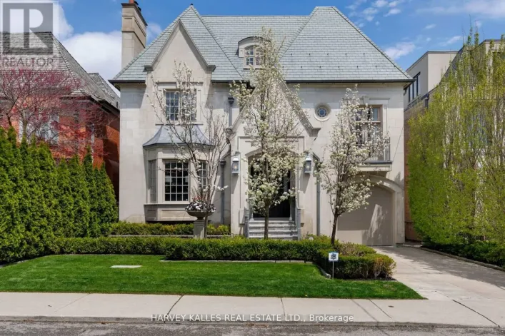215 DUNVEGAN ROAD, Toronto
