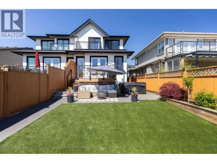 215 E 22ND STREET, North Vancouver