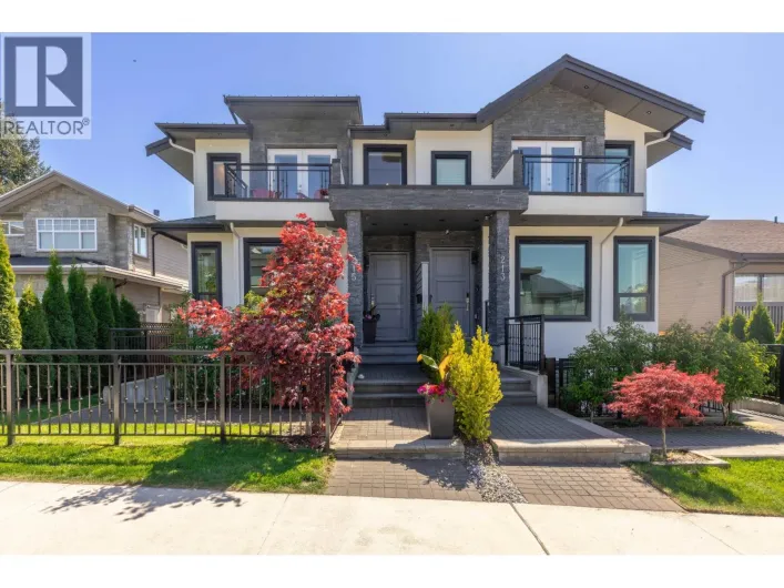 215 E 22ND STREET, North Vancouver