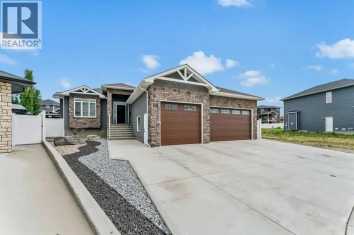 215 Hamptons Crescent SE, Medicine Hat