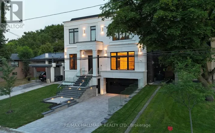 215 NORTHWOOD DRIVE, Toronto