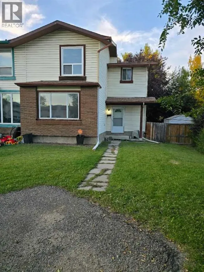 215 Pineset Place NE, Calgary