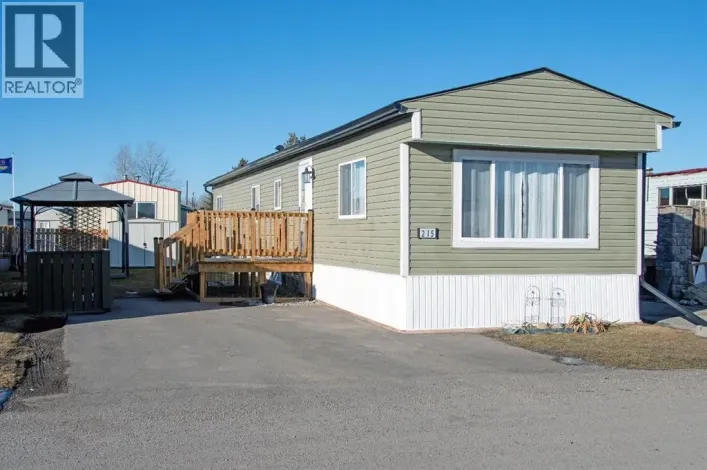 215 Polar Avenue NE, High River