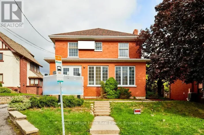 215 SIMCOE STREET N, Oshawa