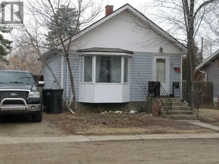 216 1 Street E, Duchess