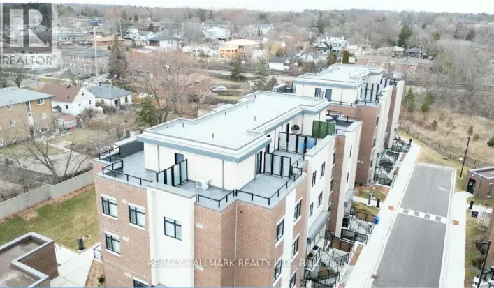 Row / Townhouse for sale: 216 - 1085 DOUGLAS MCCURDY COMMON, Mississauga