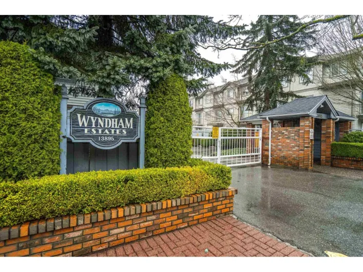 216 13895 102 AVENUE, Surrey
