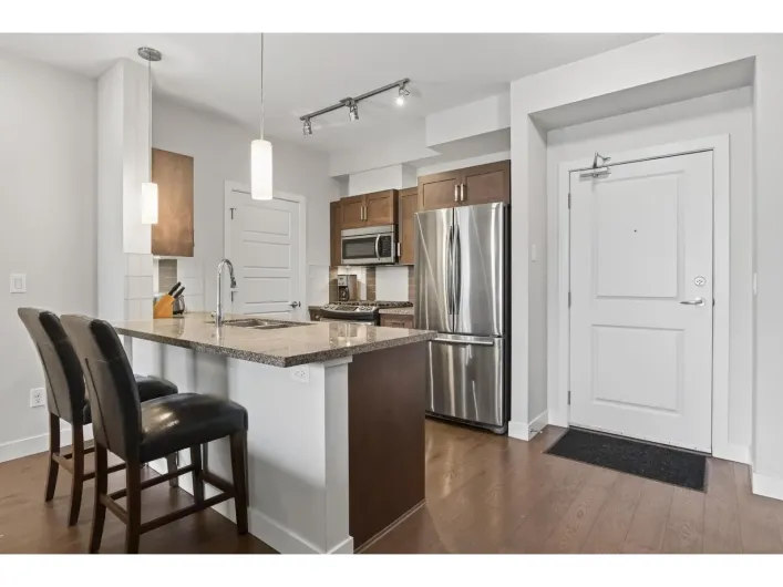 216 20068 FRASER HIGHWAY, Langley