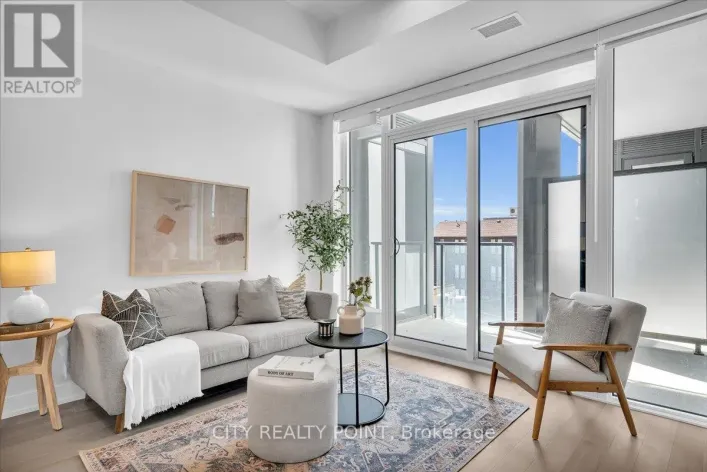 216 - 664 SPADINA AVENUE, Toronto