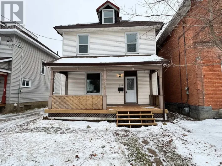 216 MARY STREET, Pembroke