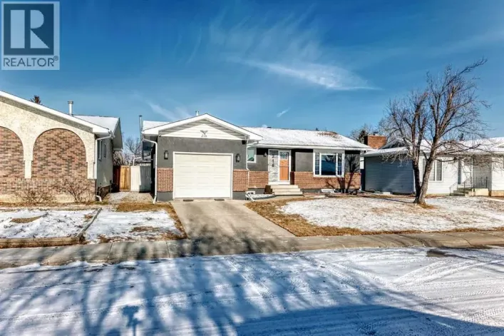 216 Pinecrest Crescent NE, Calgary
