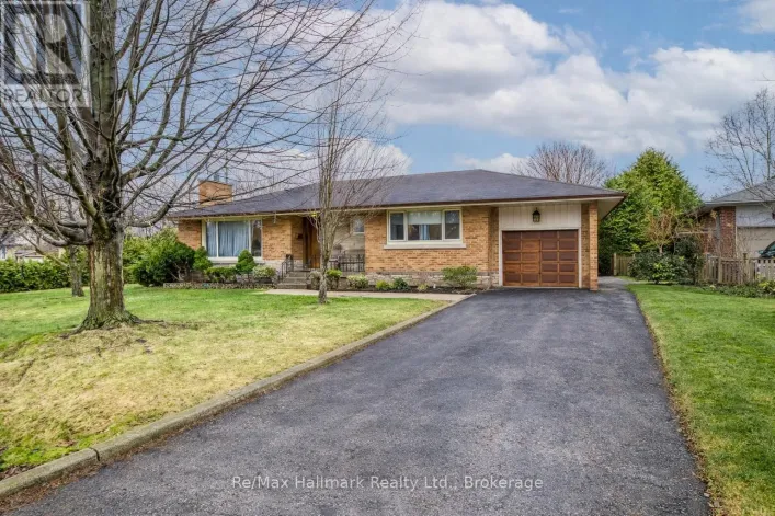 216 WALES CRESCENT, Oakville