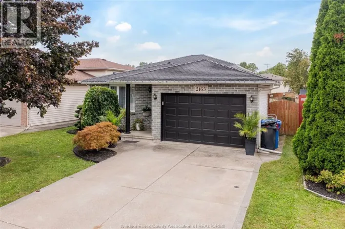 2163 CURRY, Windsor
