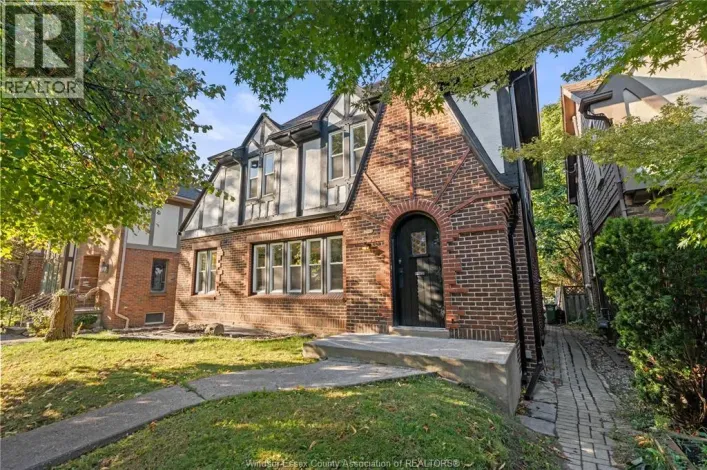 2163 VICTORIA, Windsor