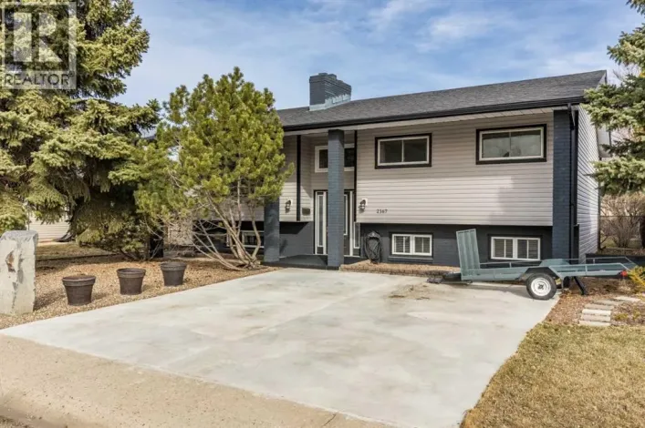 2167 10 Avenue NE, Medicine Hat