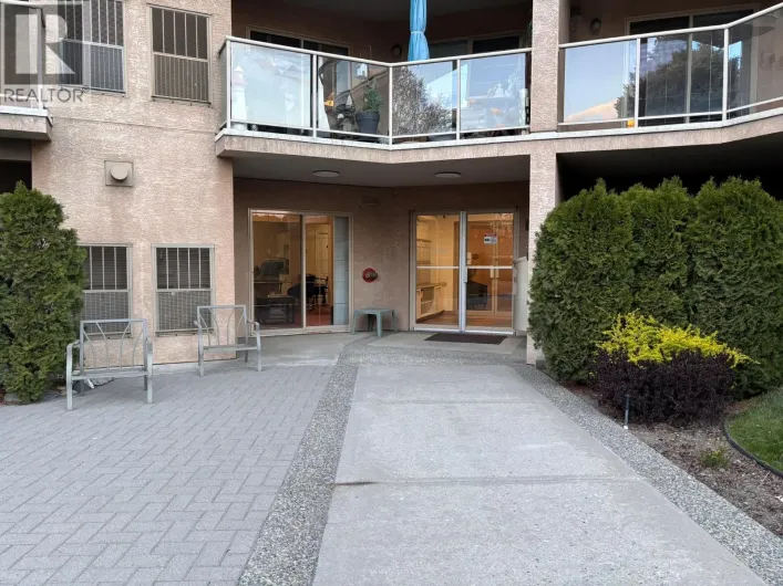 Apartment for sale: 2169 Flamingo Road Unit# 304, Kamloops