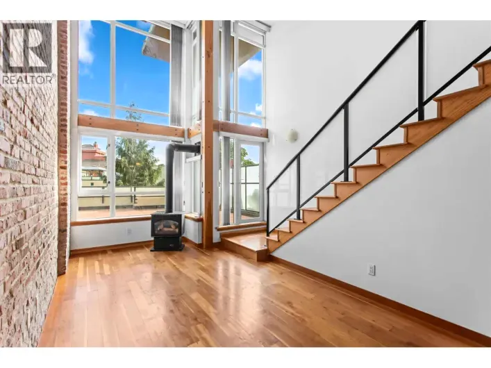 217 10 RENAISSANCE SQUARE, New Westminster