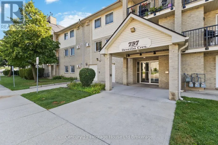 217 - 737 DEVERON CRESCENT, London South