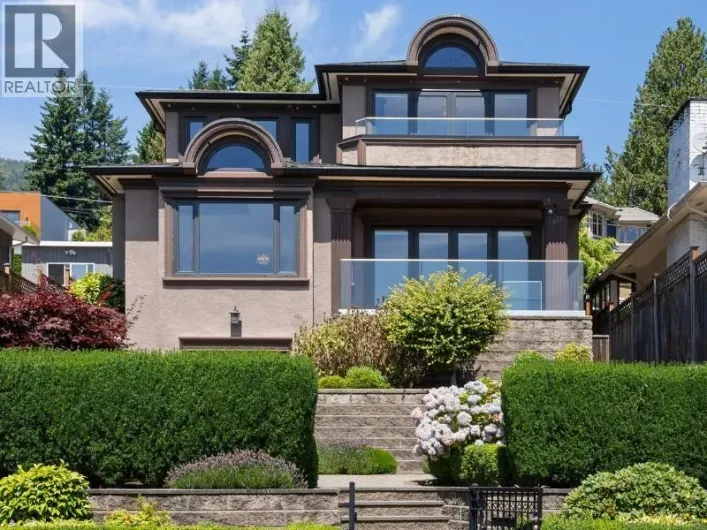 2171 QUEENS AVENUE, West Vancouver