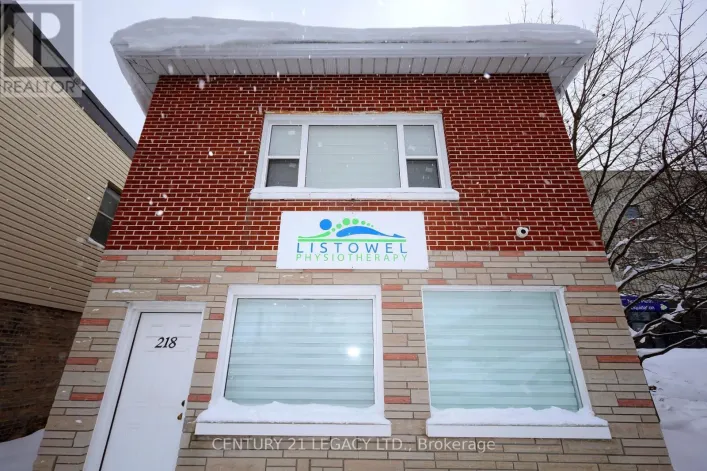 218 MAIN STREET W, North Perth