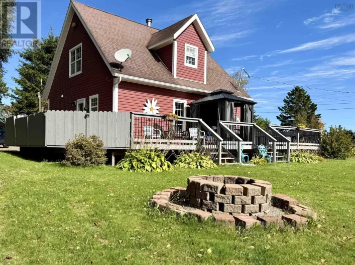 House for sale: 218 Pipes Beach Lane, Northport