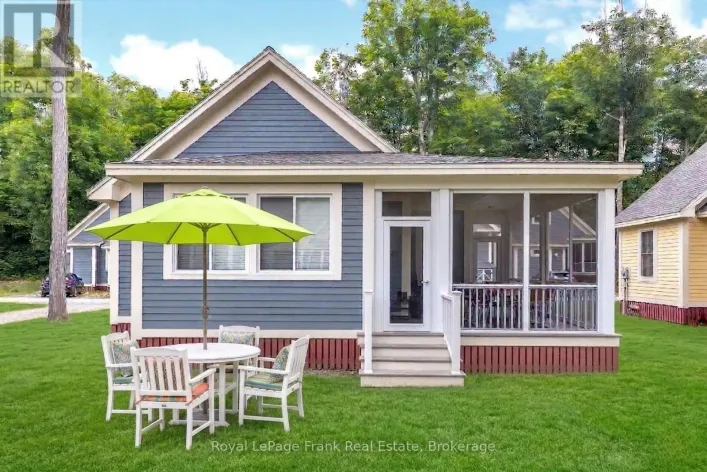 219 - 11 HOLLOW LANE, Prince Edward County