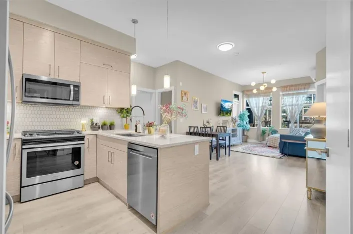 219 2120 GLADWIN ROAD, Abbotsford