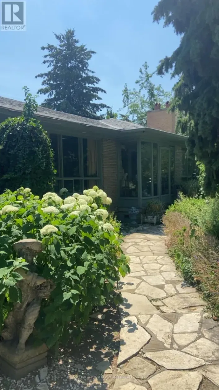 219 ARNOLD AVENUE, Vaughan