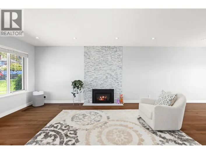 219 E 26TH STREET, North Vancouver