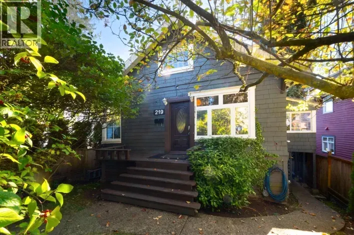 219 E 29TH STREET, North Vancouver