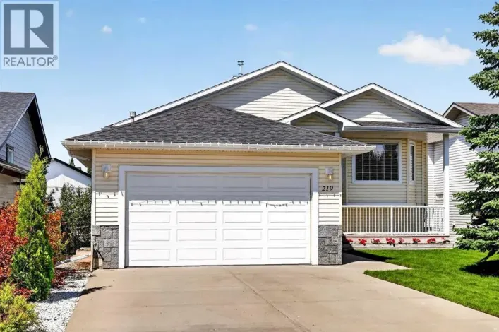 219 Hillcrest Boulevard, Strathmore