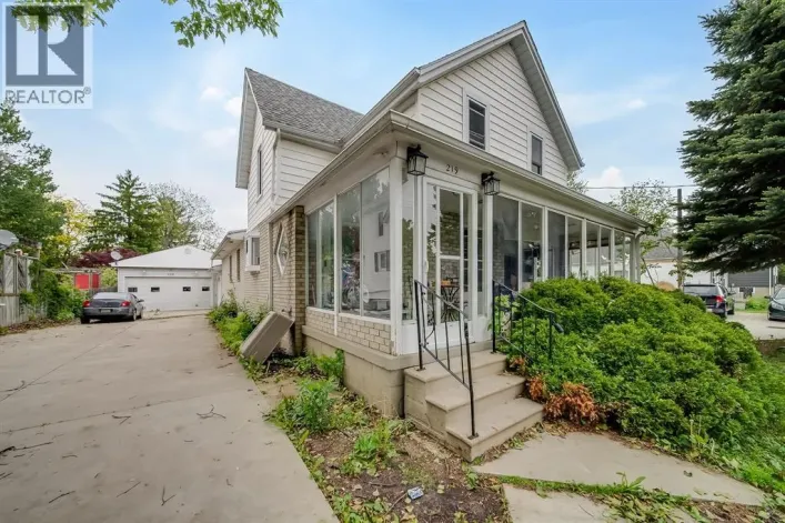 219 INSHES, Chatham