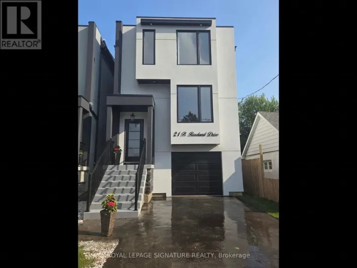 21B ROSELAND DRIVE, Toronto