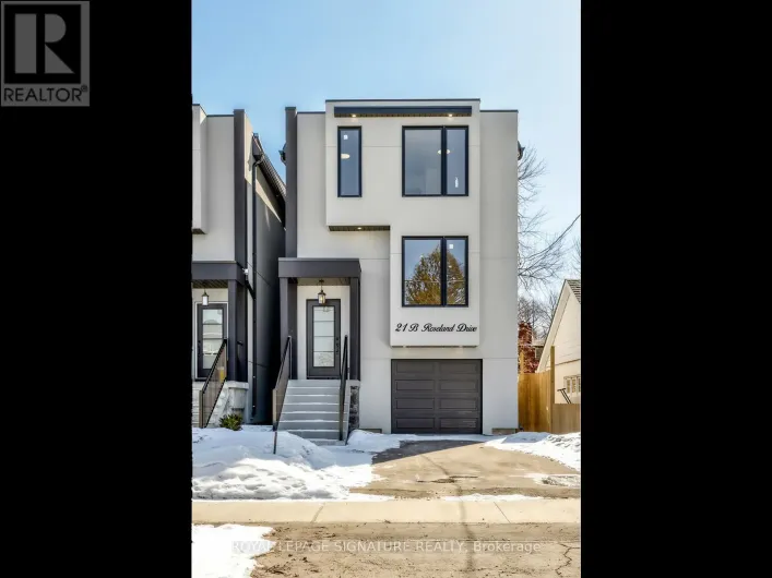 21B ROSELAND DRIVE, Toronto