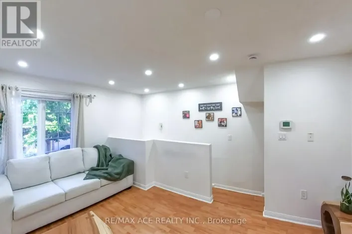 22 - 1525 SOUTH PARADE COURT, Mississauga