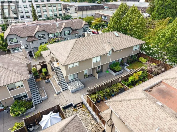 22 2133 ST. GEORGES AVENUE, North Vancouver