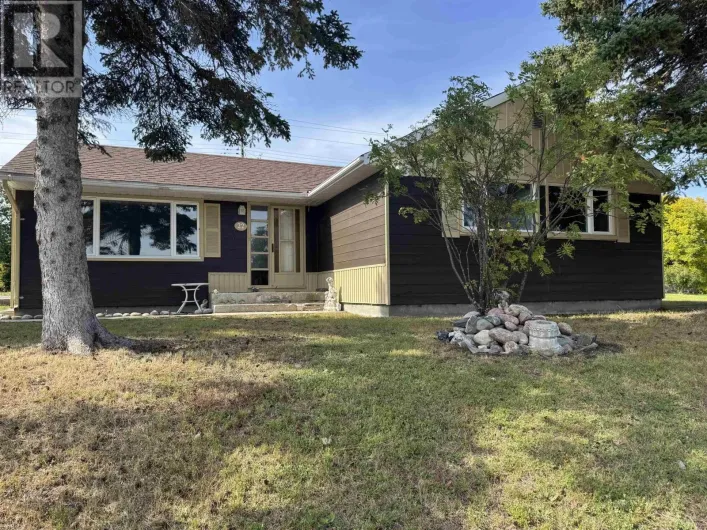 22 & 24 Mona DR, Manitouwadge