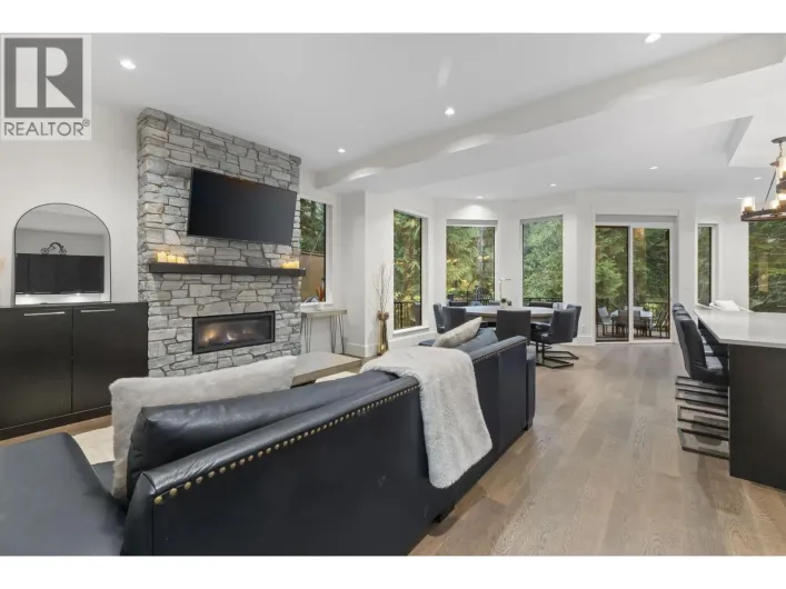 22 3295 SUNNYSIDE ROAD, Anmore