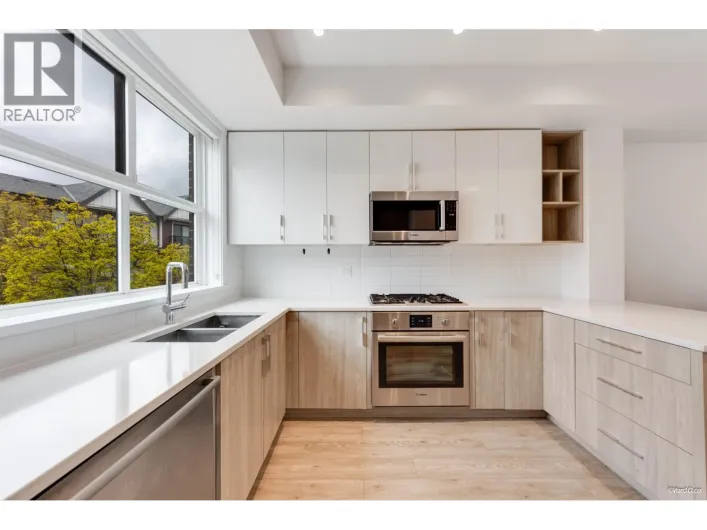22 7039 MACPHERSON AVENUE, Burnaby